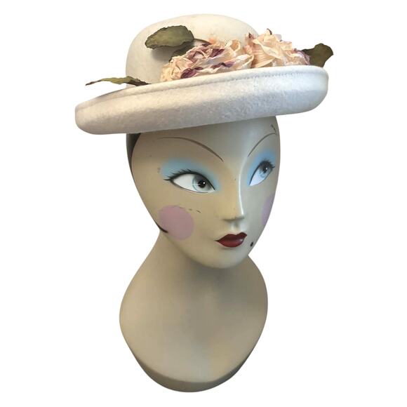 Vintage Ivory Wool Felt Hat Made USA Floral Trim Bowler Cloche Style Flowers!!! - Picture 6 of 9